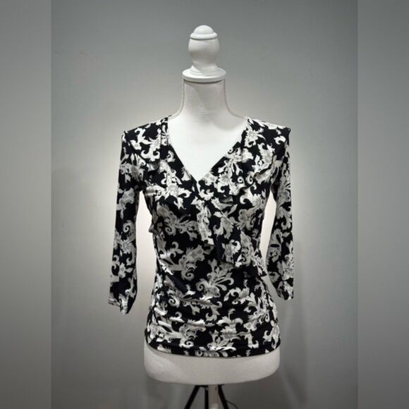 CLEARANCE! B/W WHBM Floral Ruffle Blouse Size XS VGUC - Picture 1 of 6